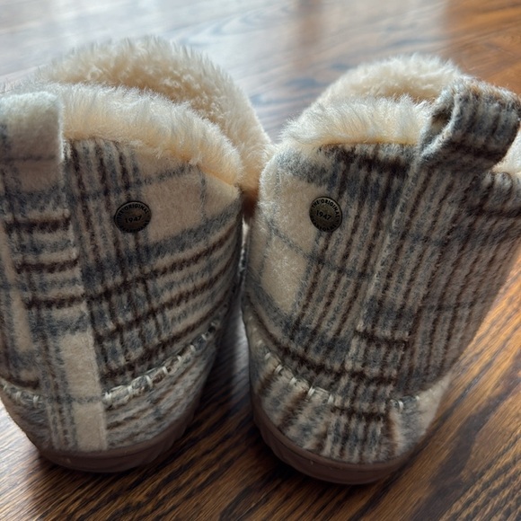 Dearfoams fleece plaid faux fur lined & cuffed pull on hard sole slippers Size 8 - Picture 5 of 7